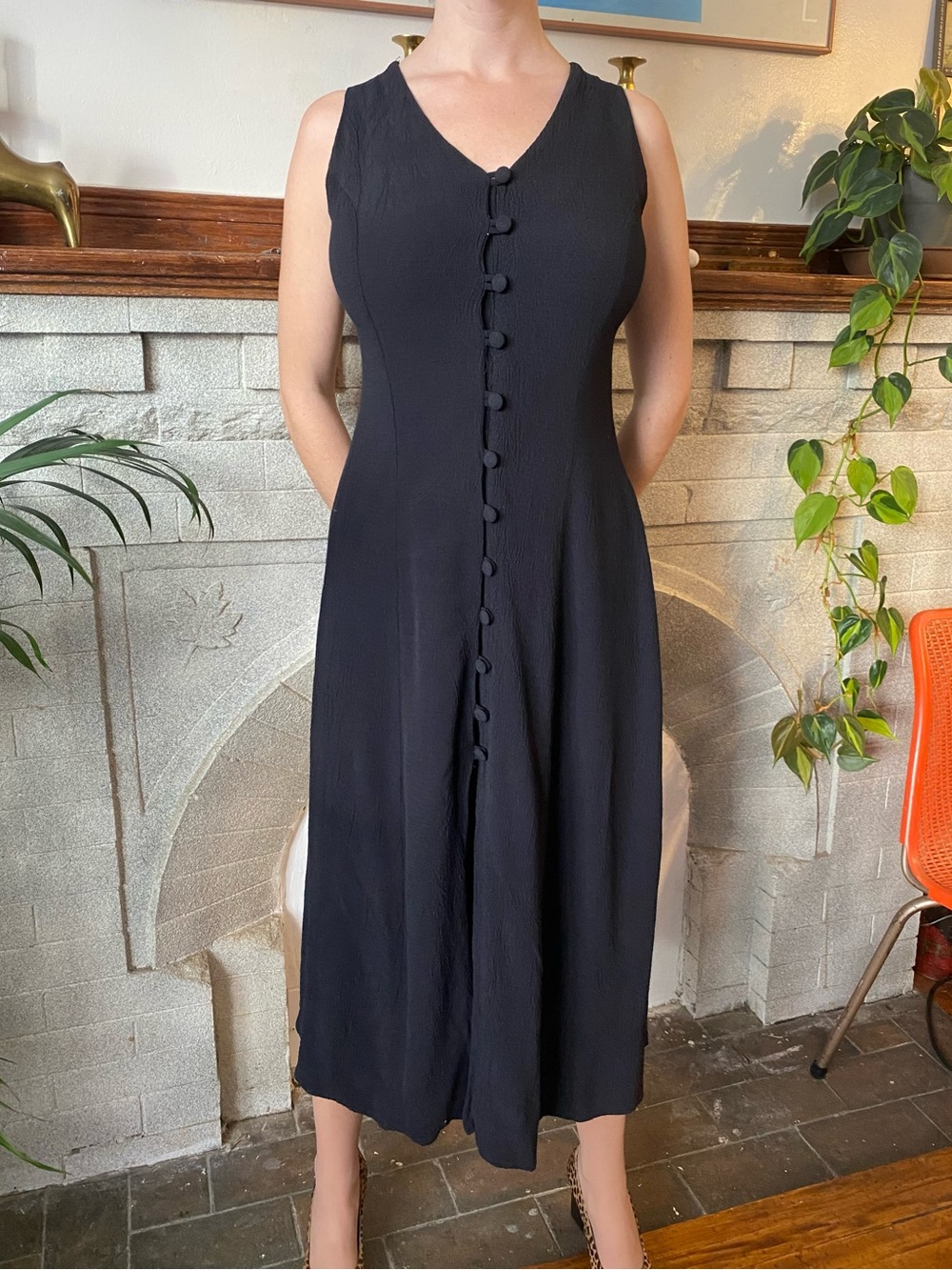 Vintage Black Sleeveless V-Neck Midi Dress with Covered Buttons
